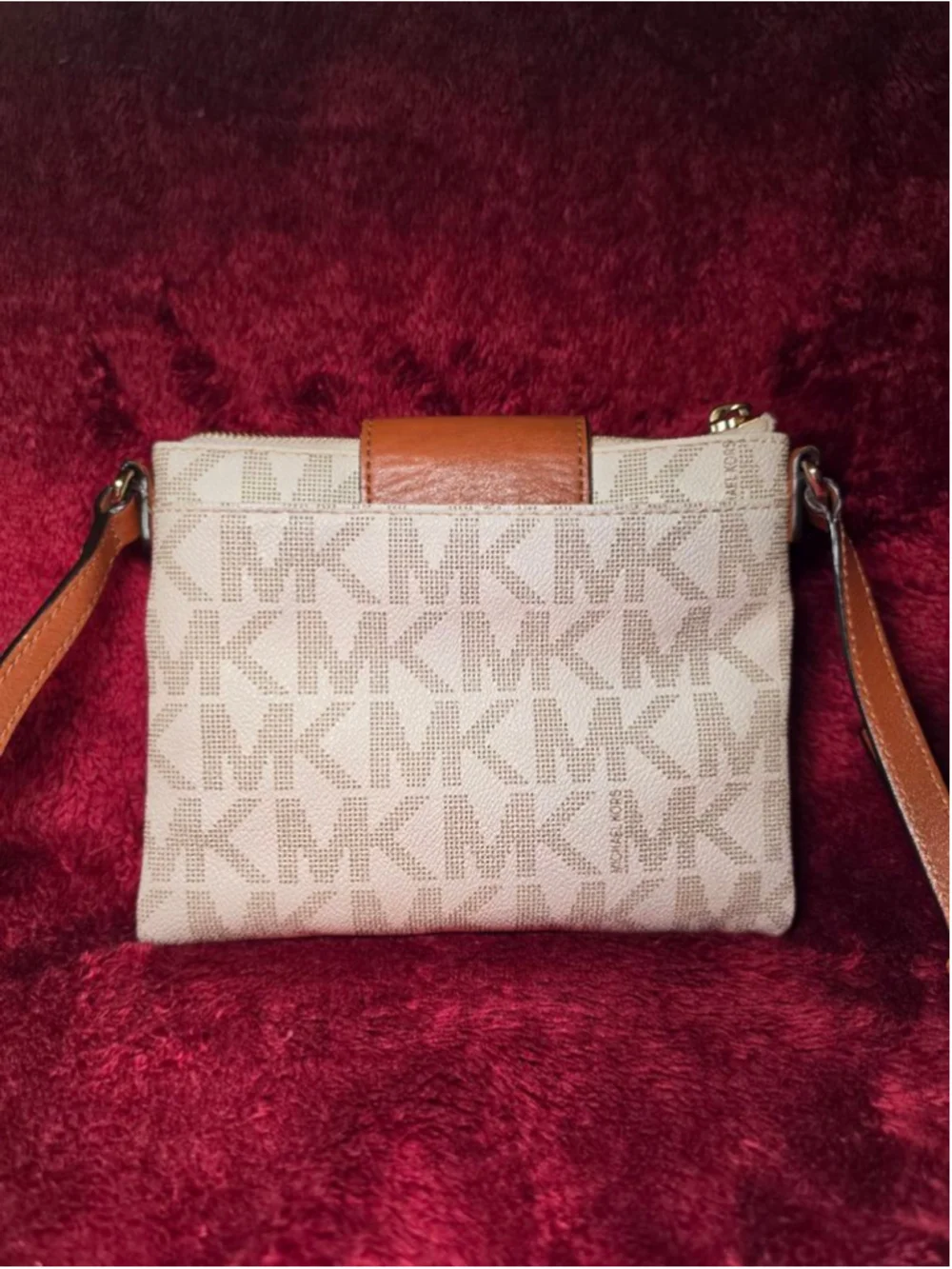 Michael Kors White Fulton Magnetic Messenger Crossbody Bag